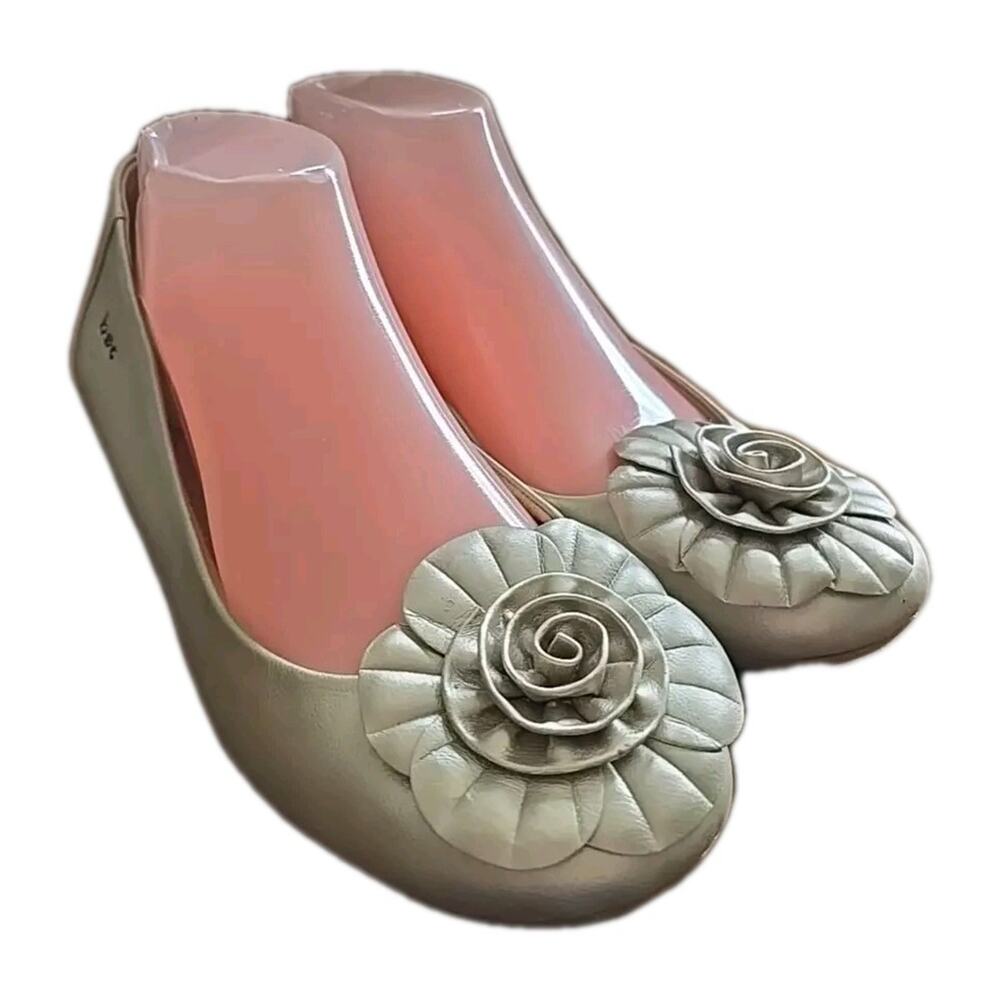BOC Born Concept Gold Floral Detail Slip On Casual Ballet Flats‎ Womans Size 9